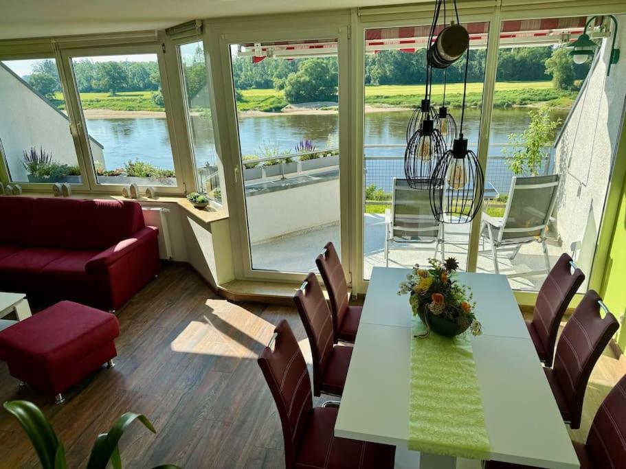 Direkt An Der Elbe *